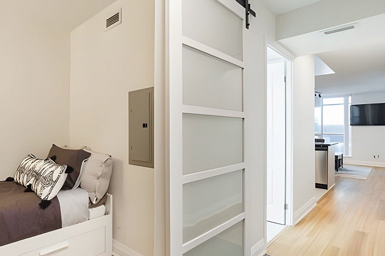 Grand Downtown 2BDR, 2 Bath Retreat with Parking