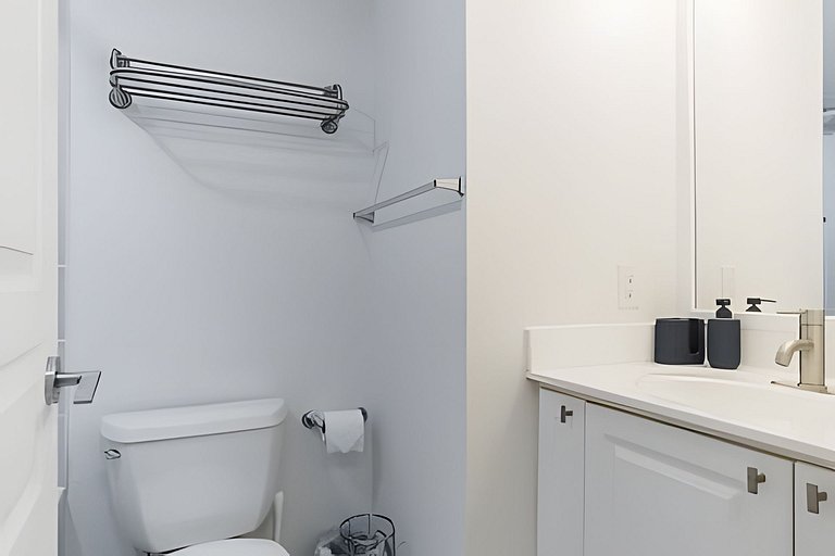 Grand Downtown 2BDR, 2 Bath Retreat with Parking