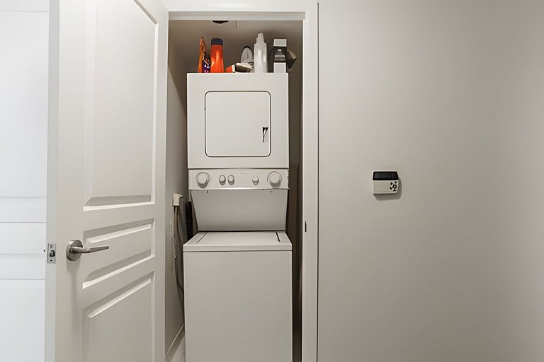 Grand Downtown 2BDR, 2 Bath Retreat with Parking