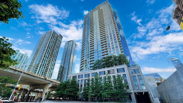 Downtown Luxe 3BR+2Bath CN Tower