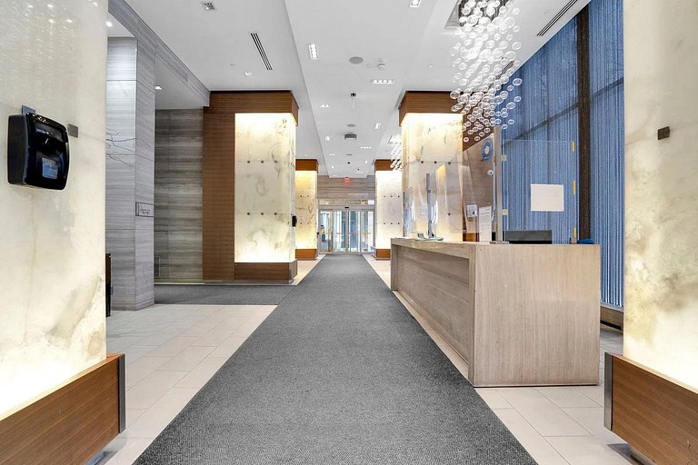 Luxe 2bed 2bath at Front Street