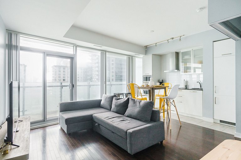 Billion Dollar CN Tower view 2Bed 1Bath