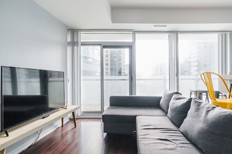 Billion Dollar CN Tower view 2Bed 1Bath