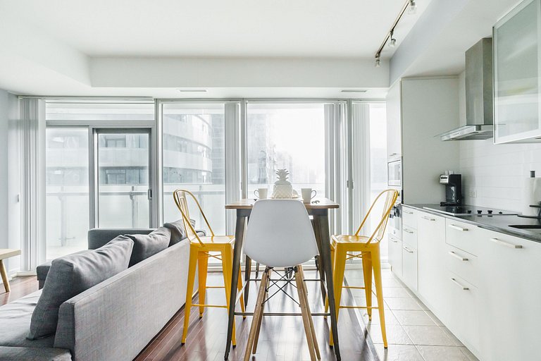 Billion Dollar CN Tower view 2Bed 1Bath