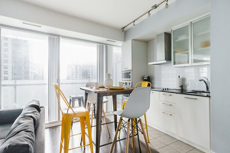 Billion Dollar CN Tower view 2Bed 1Bath
