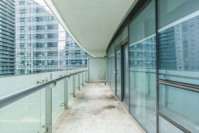 Billion Dollar CN Tower view 2Bed 1Bath