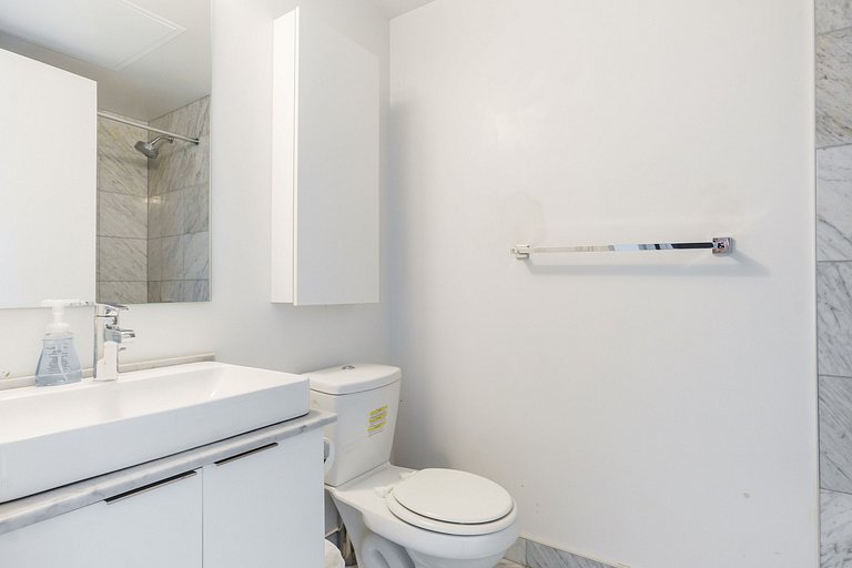 Billion Dollar CN Tower view 2Bed 1Bath