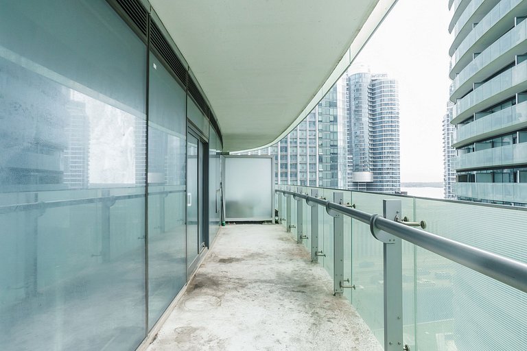 Billion Dollar CN Tower view 2Bed 1Bath