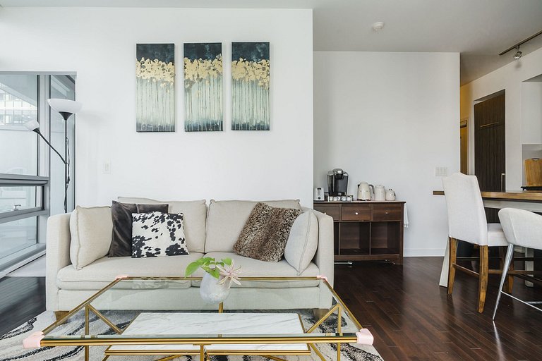 Cozy 1-bedroom+Den, 2-bathroom near Union Station