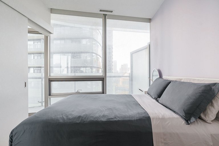 Cozy 1-bedroom+Den, 2-bathroom near Union Station