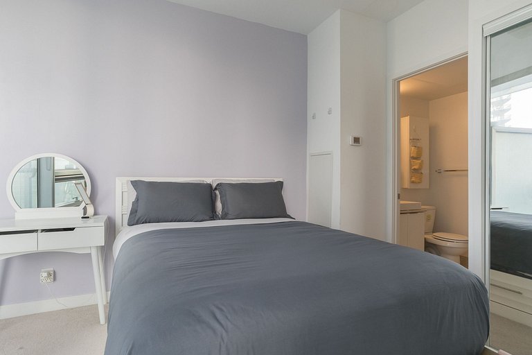 Cozy 1-bedroom+Den, 2-bathroom near Union Station