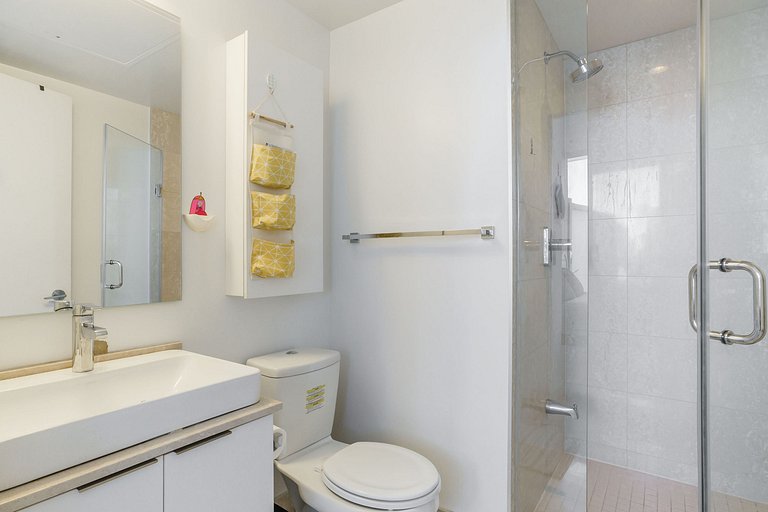 Cozy 1-bedroom+Den, 2-bathroom near Union Station