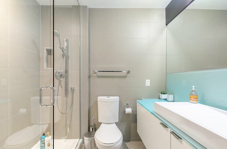 Elegant 1BR Condo Steps from Rogers Centre