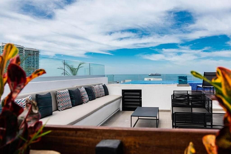 Zoho Skies 2 BDR, 2 Bath, with Parking