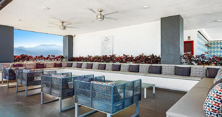 Zoho Skies 3 BDR, 2Bath