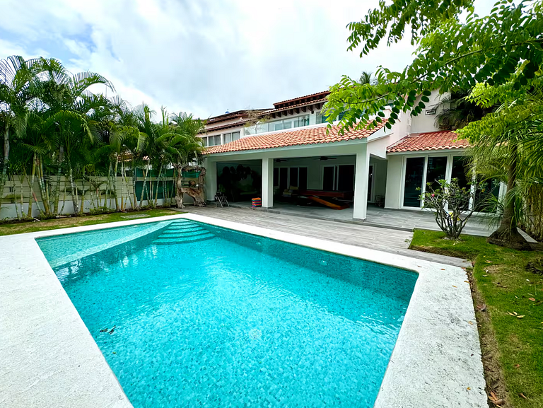 Hermosa Villa en Puerto Iguana