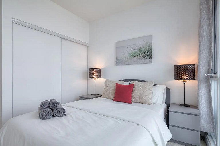 Waterfront High Rise 1bdr Condo Downtown