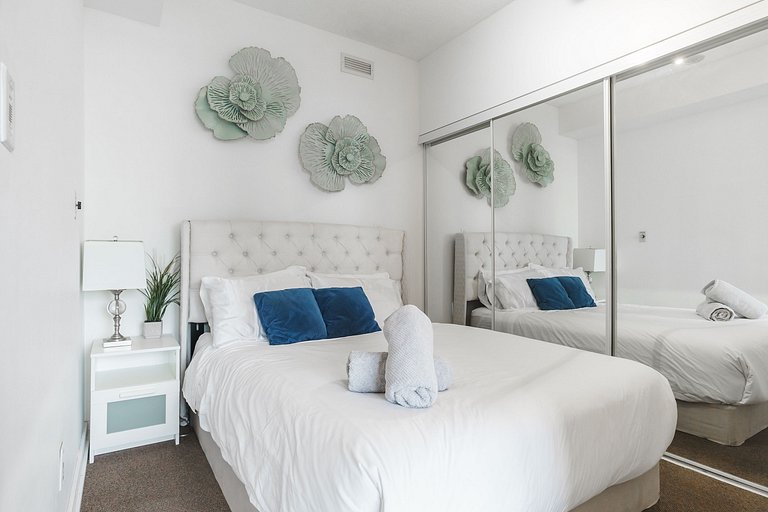 Waterfront 1 Bdr, 2bed, CN Tower, Parking 4 guests