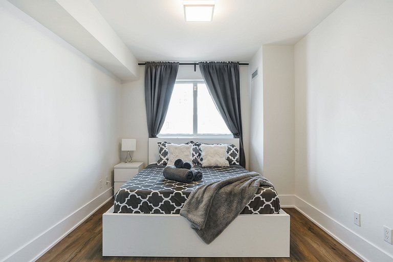Billion Dollar CN Tower view 2Bed 1Bath
