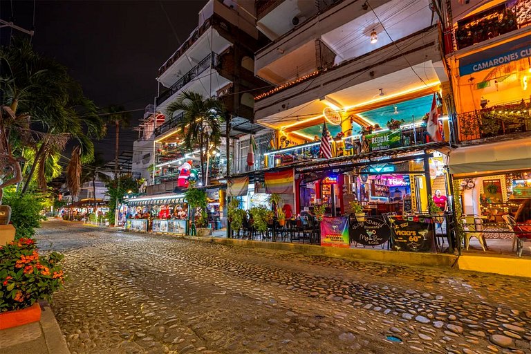 Estudio en el tercer piso en Zona Romantica