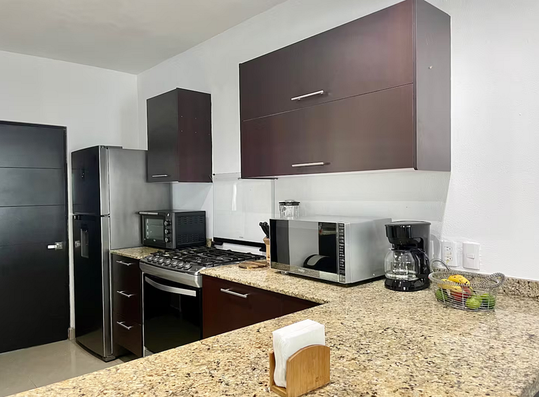 Casa Encanto - 3Bdr, 2.5bath w/Jacuzzi and Parking