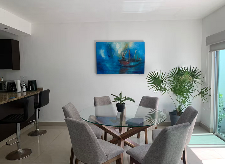 Casa Encanto - 3Bdr, 2.5bath w/Jacuzzi and Parking