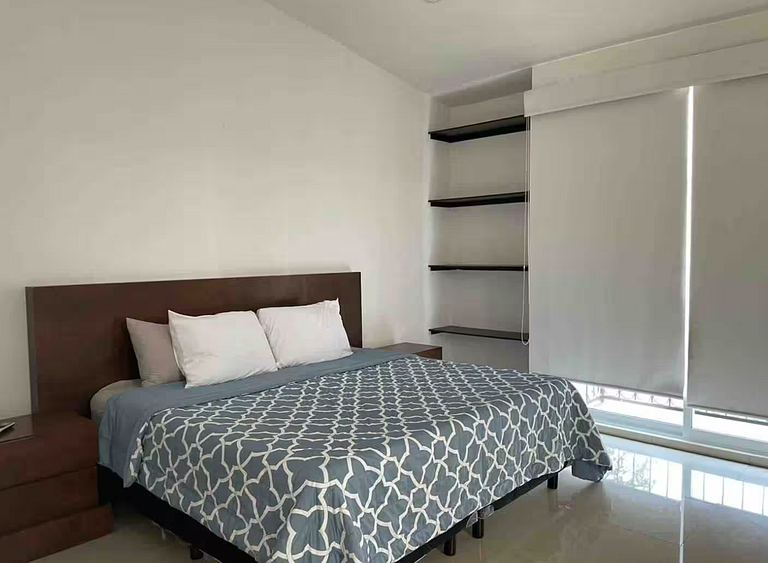 Casa Encanto - 3Bdr, 2.5bath w/Jacuzzi and Parking