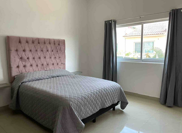 Casa Encanto - 3Bdr, 2.5bath w/Jacuzzi and Parking