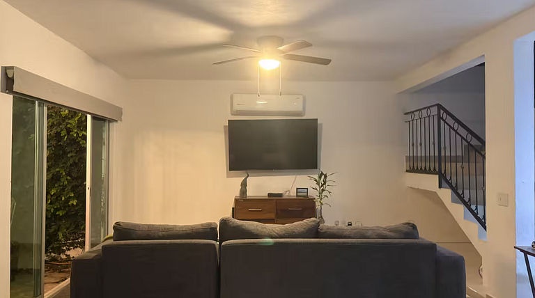 Casa Encanto - 3Bdr, 2.5bath w/Jacuzzi and Parking