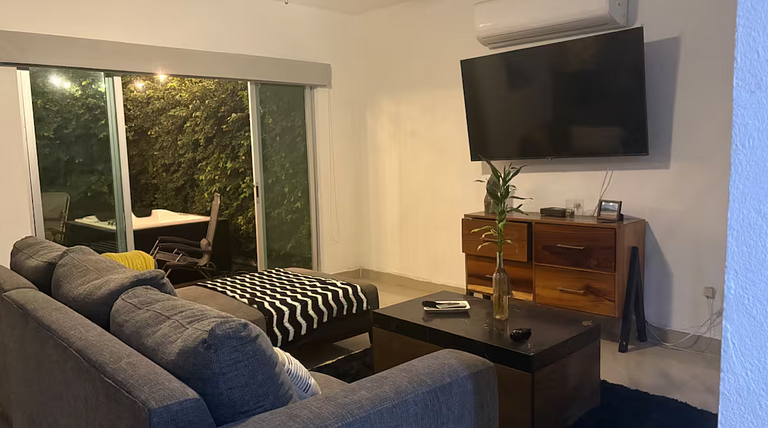 Casa Encanto - 3Bdr, 2.5bath w/Jacuzzi and Parking
