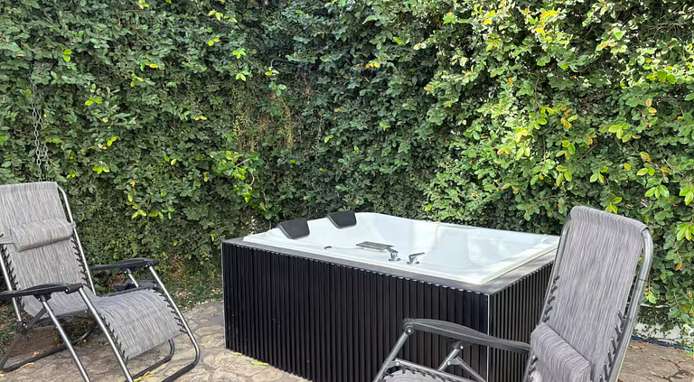 Casa Encanto - 3Bdr, 2.5bath w/Jacuzzi and Parking