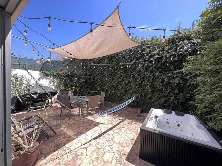 Casa Encanto - 3Bdr, 2.5bath w/Jacuzzi and Parking