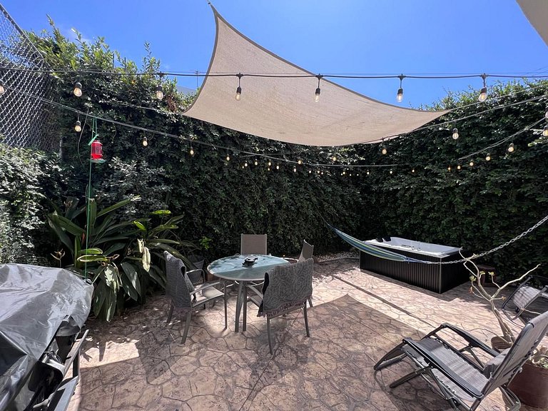 Casa Encanto - 3Bdr, 2.5bath w/Jacuzzi and Parking