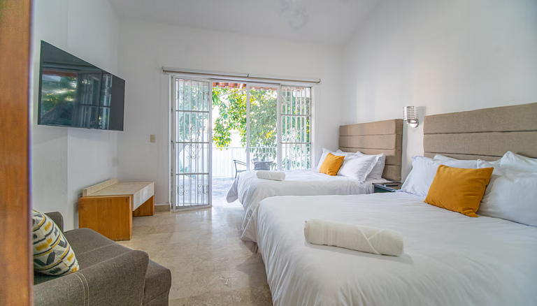 Casa Hannah with Private Pool Parking