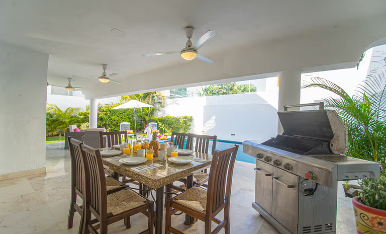 Casa Jocelyne with Pool and Parking