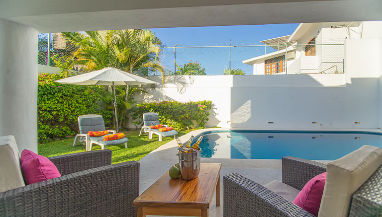 Casa Jocelyne with Pool and Parking