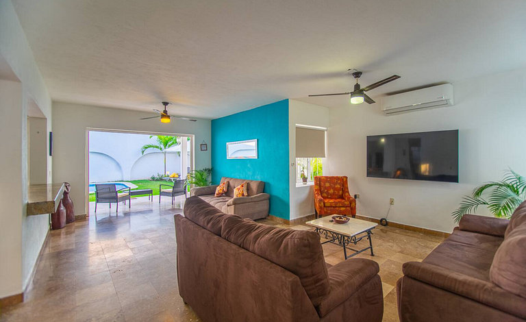 Casa Melanie with Pool and Parking