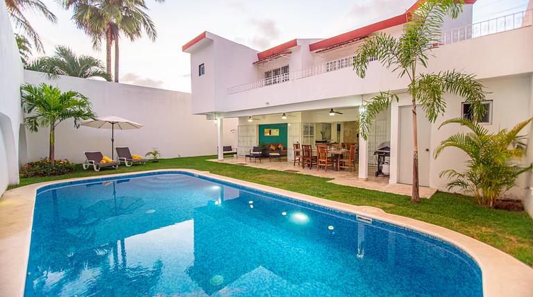 Casa Melanie with Pool and Parking