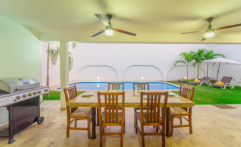 Casa Melanie with Pool and Parking
