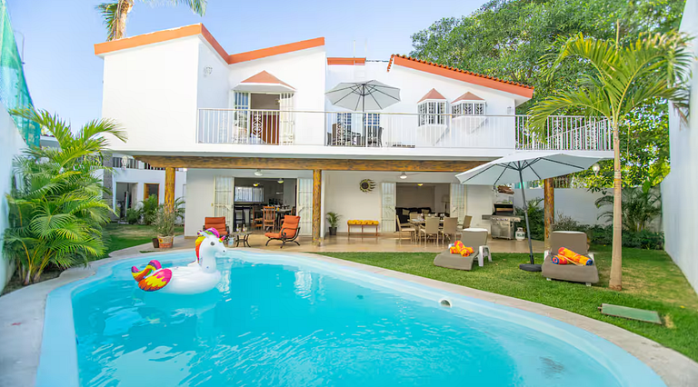 Casa Yemina with Pool and Parking