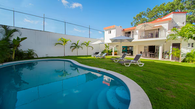 Casa María with Pool and Parking