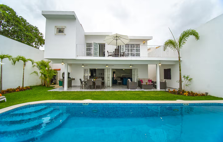 Casa Hannah with Private Pool Parking