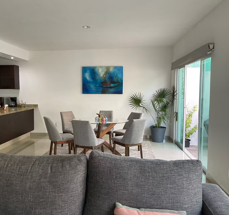 Casa Encanto - 3Bdr, 2.5bath w/Jacuzzi and Parking