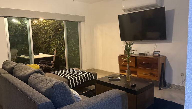 Casa Encanto - 3Bdr, 2.5bath w/Jacuzzi and Parking