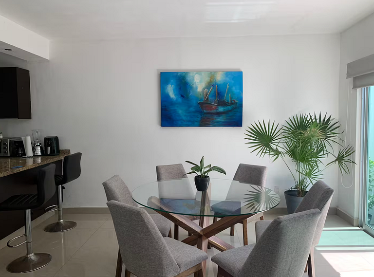 Casa Encanto - 3Bdr, 2.5bath w/Jacuzzi and Parking