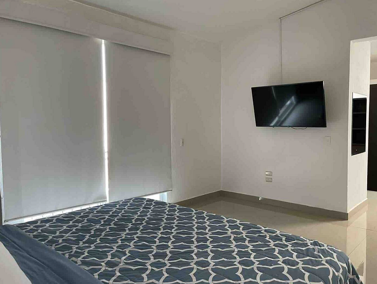 Casa Encanto - 3Bdr, 2.5bath w/Jacuzzi and Parking