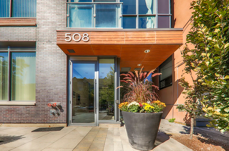 Luxe 3BR Townhouse Downtown