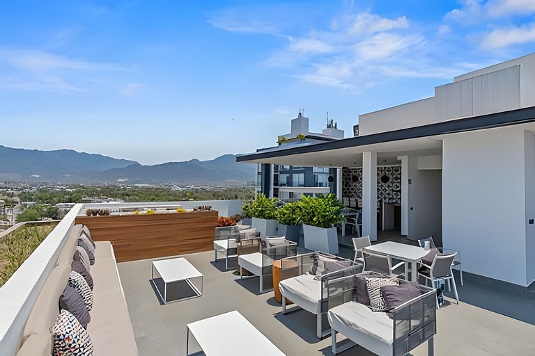 Zoho Skies 2 BDR, 2 Bath, with parking