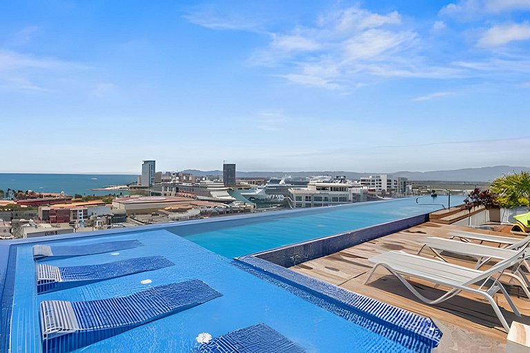 Zoho Skies, 2BR + DEN, 2 baños con alberca en la azotea