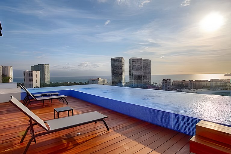 Zoho Skies, 3 bedrooms, 2 bathrooms with a rooftop pool
